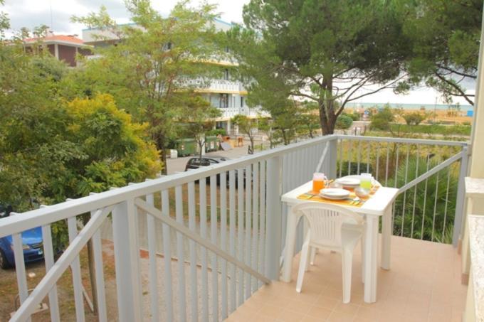 Condominio Laguna Grande Бибионе Экстерьер фото