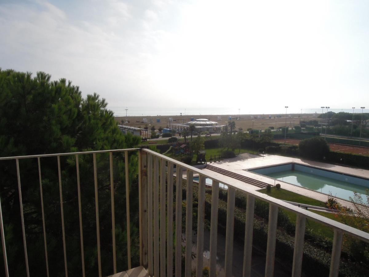 Condominio Laguna Grande Бибионе Экстерьер фото